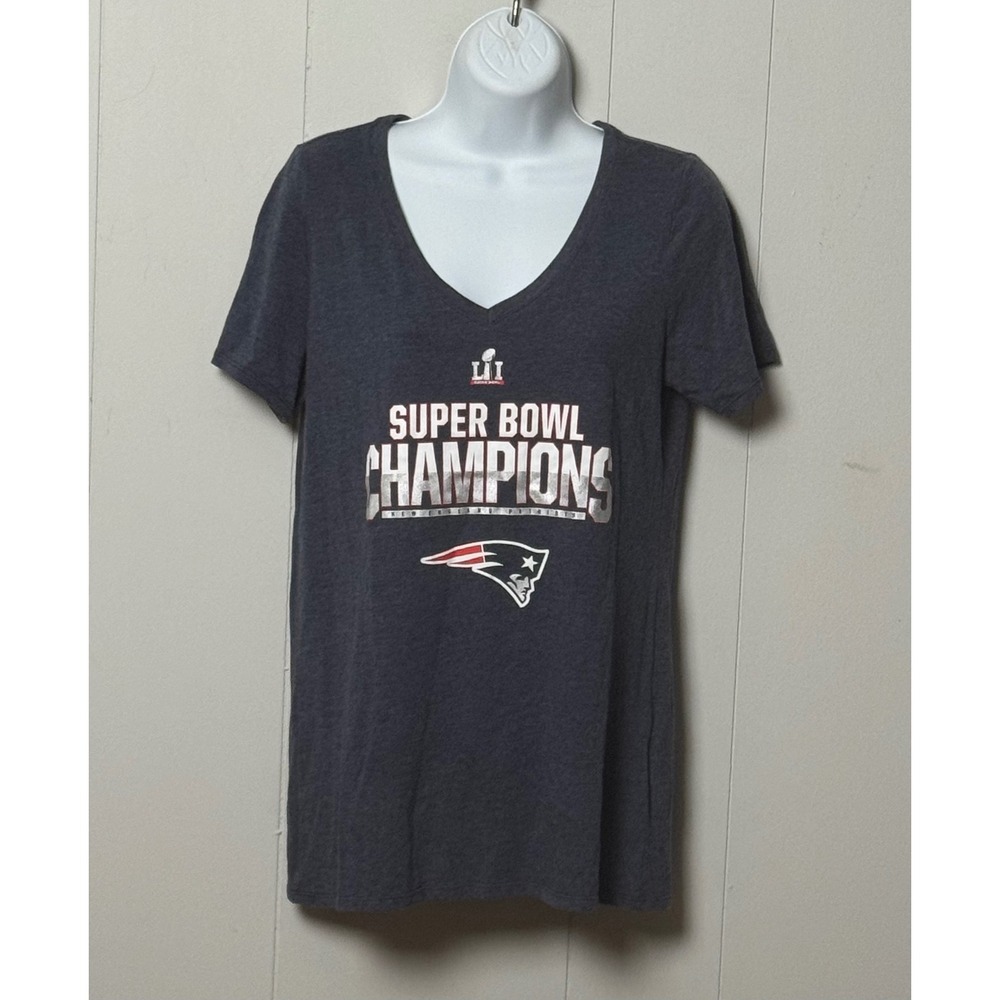 Nike Women's New England Patriots Super Bowl LI Champions Navy V-Neck Tee Size L